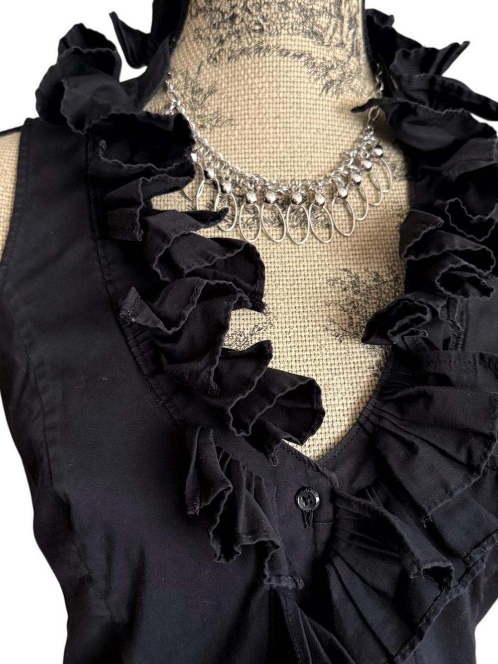Sleeveless Ruffle Front Black Button-Up Top Size 2 - Picture 2 of 5